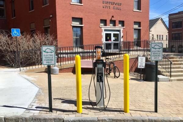 City of Biddeford installs public charging stations